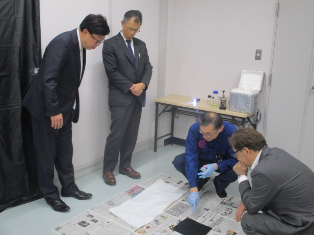 鑑識技能検定実地試験で行われる実技等の視察の様子②