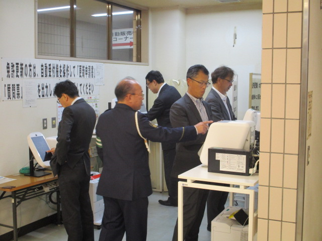 受付機を使用した模擬体験の様子