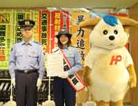 帯広警察署長、角田夏美選手、ほくとくんの写真