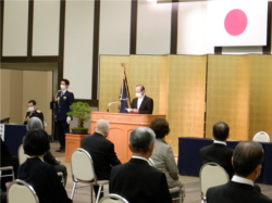 秋の警察功労叙勲勲章伝達式出席の写真