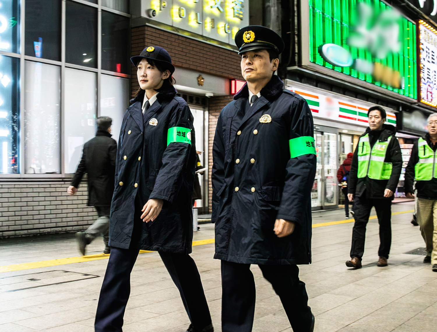警察 生活 安全 課