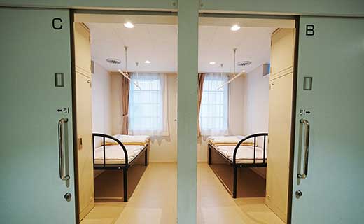 居室（半個室、8人部屋）