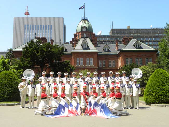 道警音楽隊の集合写真